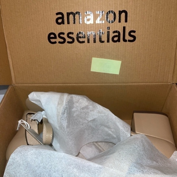 Amazon Essentials Women’s Heeled Sandals - Picture 5 of 5